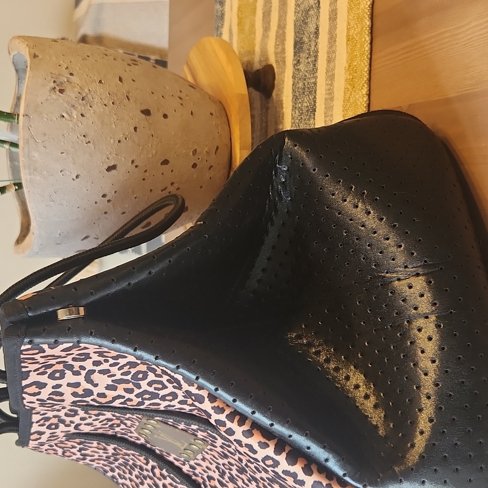 Leopard Print Neoprene Tote with Pouch - Picture 4 of 11